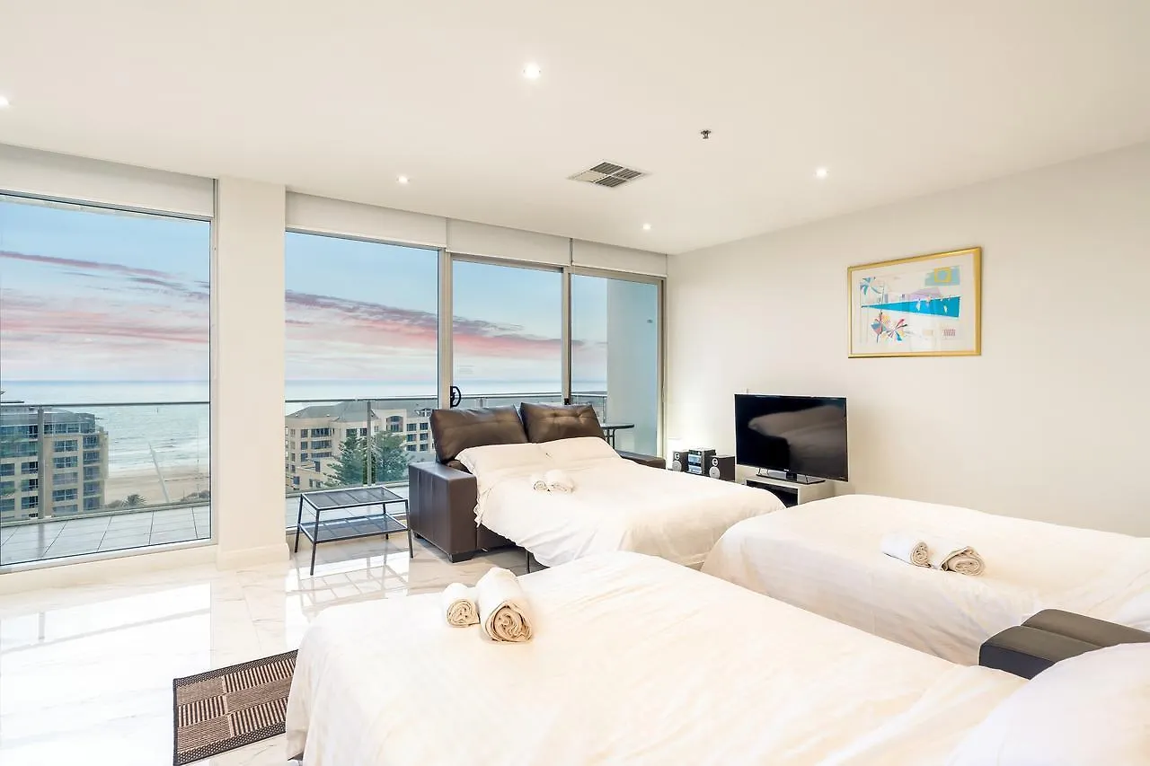 Glenelg Skyline Beachfront Penthouse, Adelaide Apartment