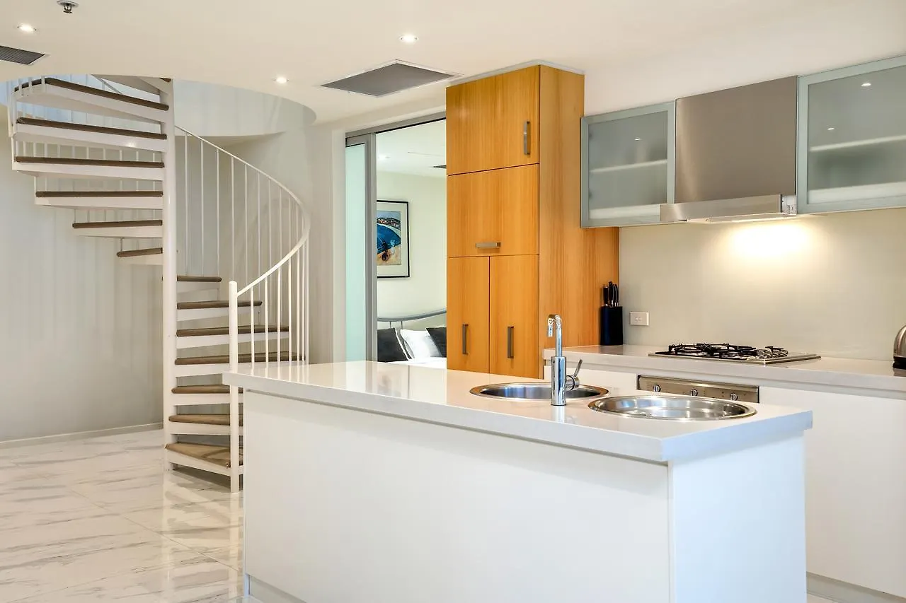Glenelg Skyline Beachfront Penthouse, Adelaide Apartment