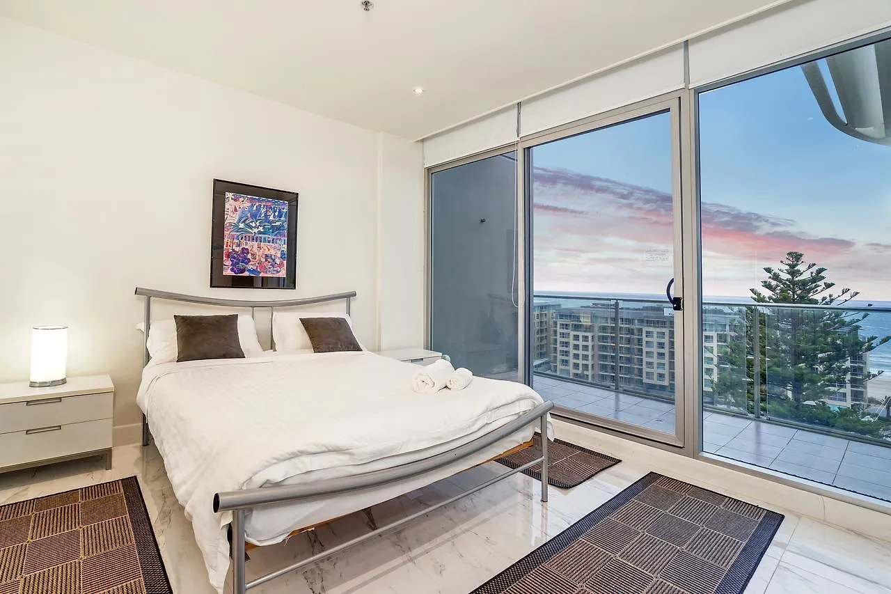 Glenelg Skyline Beachfront Penthouse, Adelaide Apartment