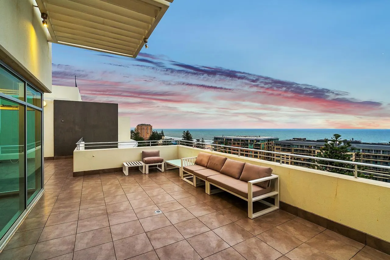 Glenelg Skyline Beachfront Penthouse, Adelaide Apartment