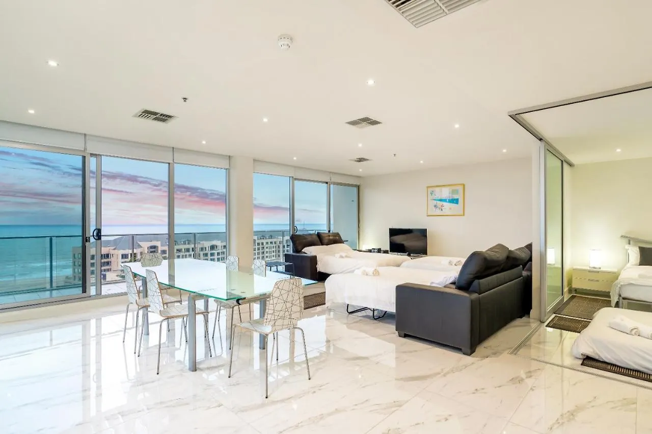 Glenelg Skyline Beachfront Penthouse, Adelaide Apartment